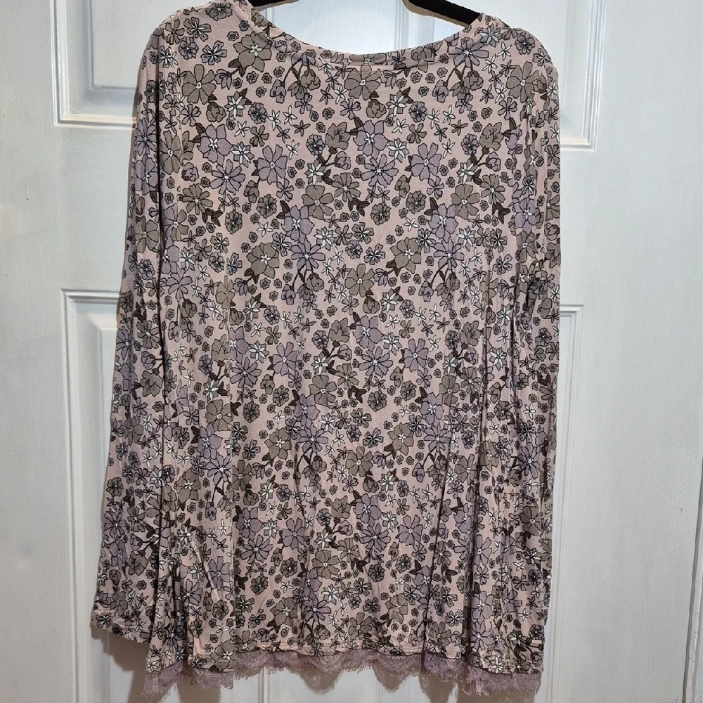 LOGO by Lori Goldstein Floral Lace Trim Blouse Pink and Gray - Picture 7 of 7